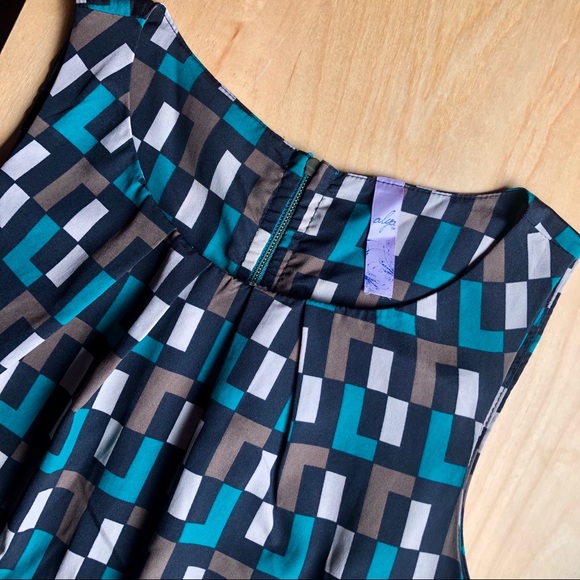 Francesca’s mod print shift dress Sz Small - Picture 3 of 3